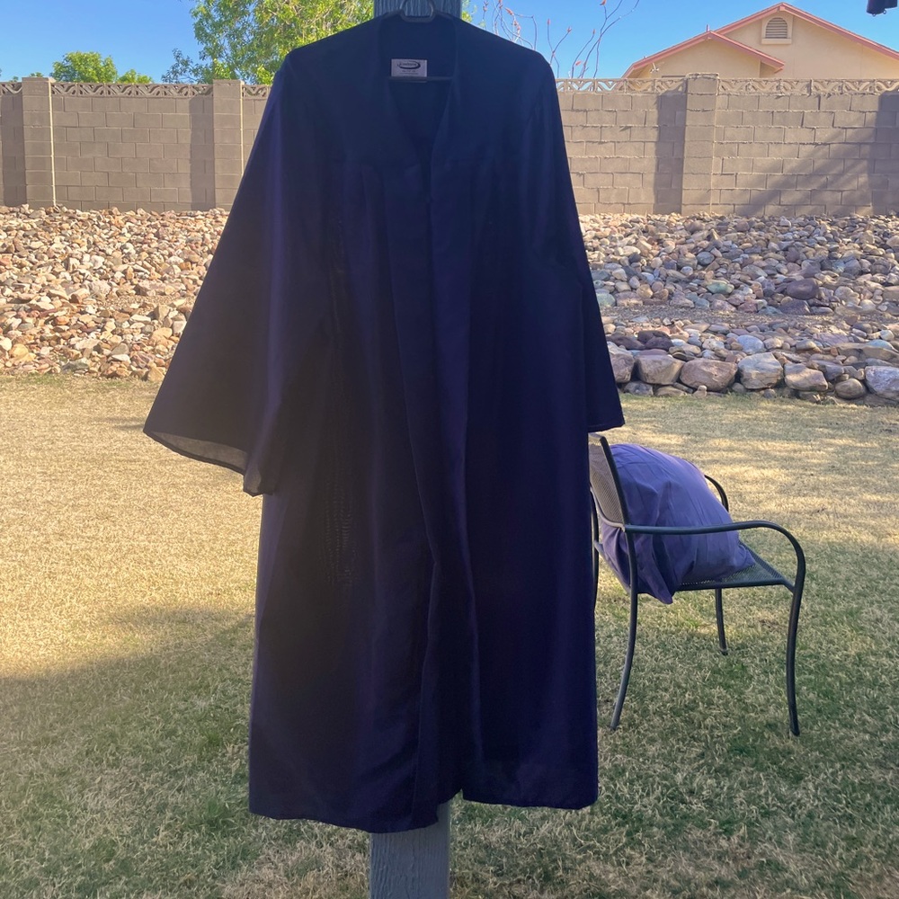 Jostens Graduation gown